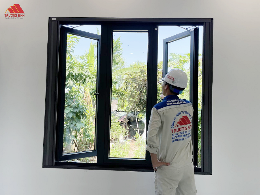 Cần chuẩn bị đầy đủ máy móc chuyên dụng khi làm cửa nhôm kính